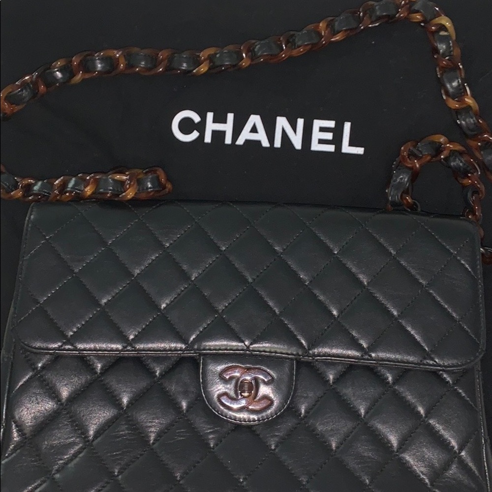 CHANEL CLASSIC FLAP BAG